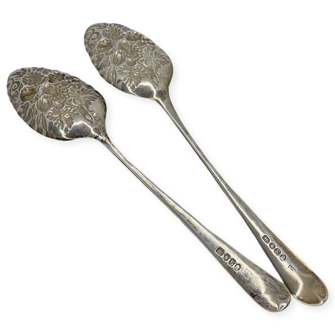 Pair of Bateman Bright Cut Handled Berry Spoons. 87 g. London 1801, Peter, William and Ann Bateman - Image 2 of 3