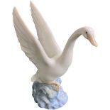 Nao Porcelain Swan Taking Off Figurine 21cm