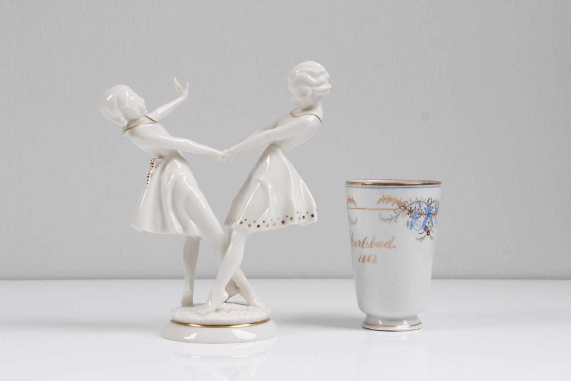 Porzellanfigur "Tanzende Mädchen".