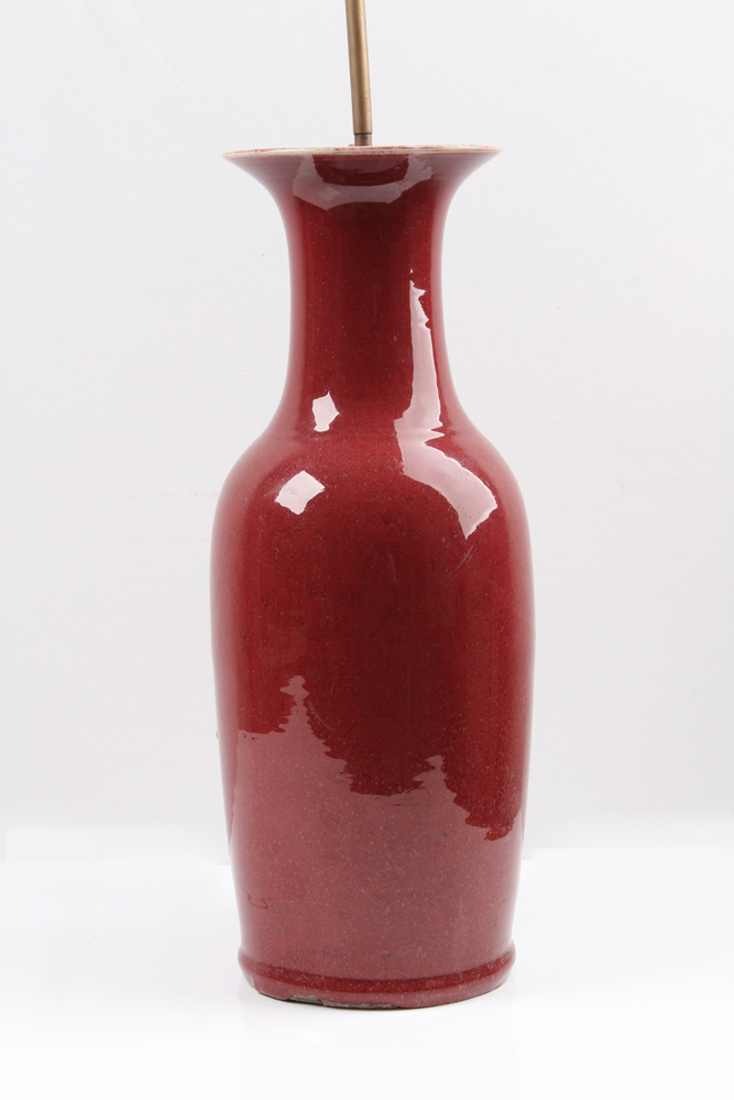 Vase. China, 19. Jh. Porzellan, rote