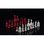 32 Schachfiguren in Holzschatulle.