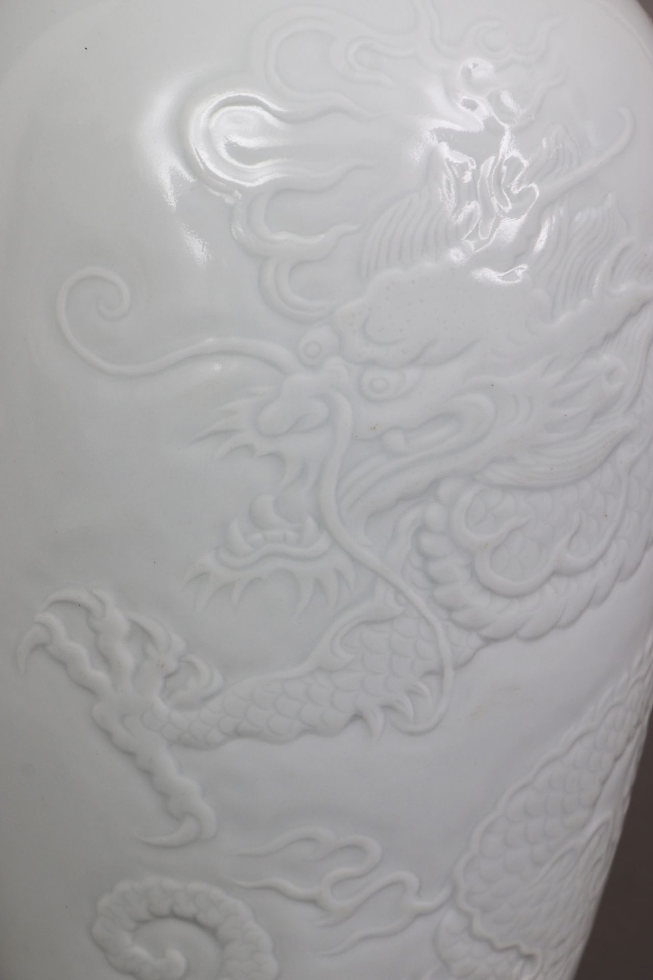 Chinesische Meiping Porzellanvase mit Drachendekor - Bild 3 aus 6