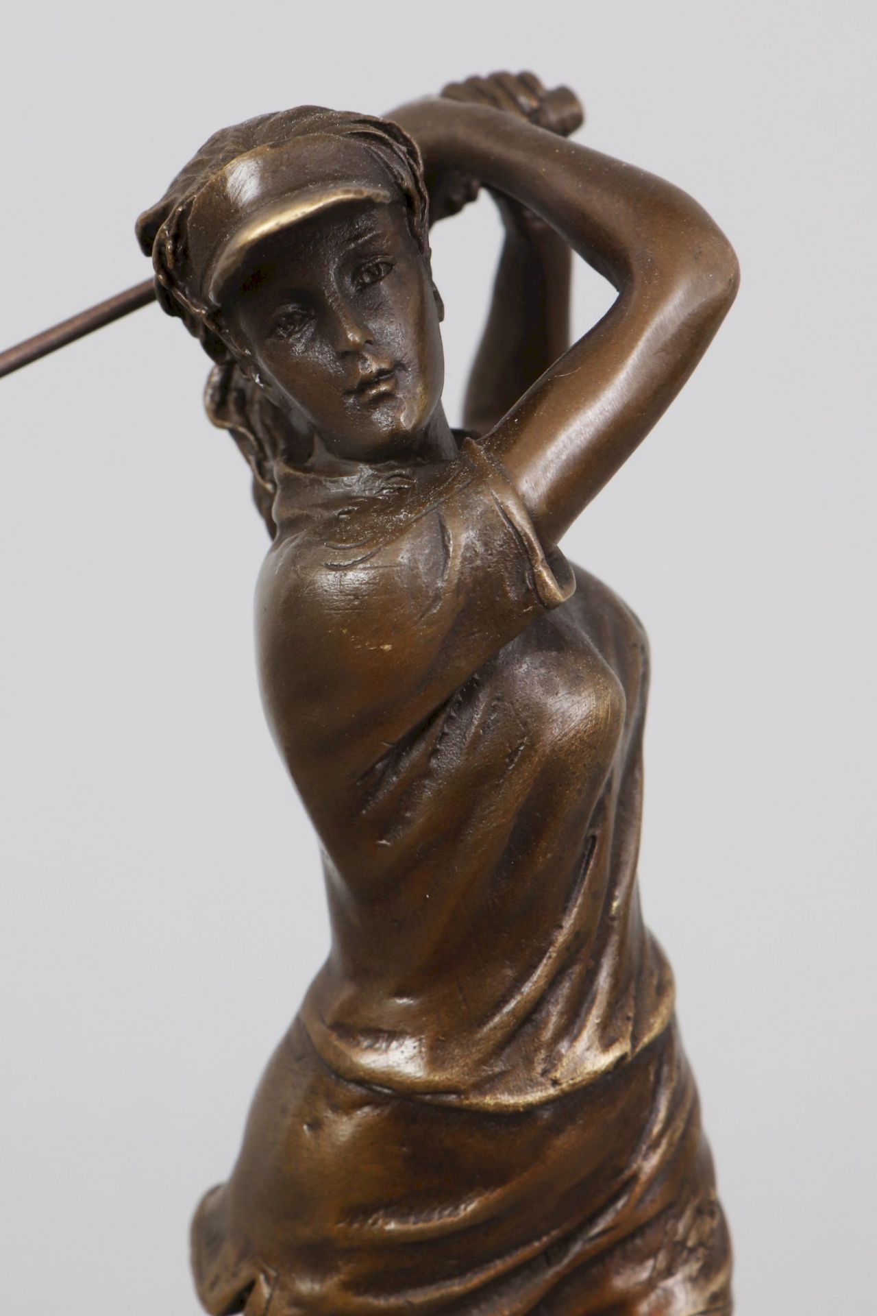 Bronzefigur ¨Golferin¨ - Image 3 of 4