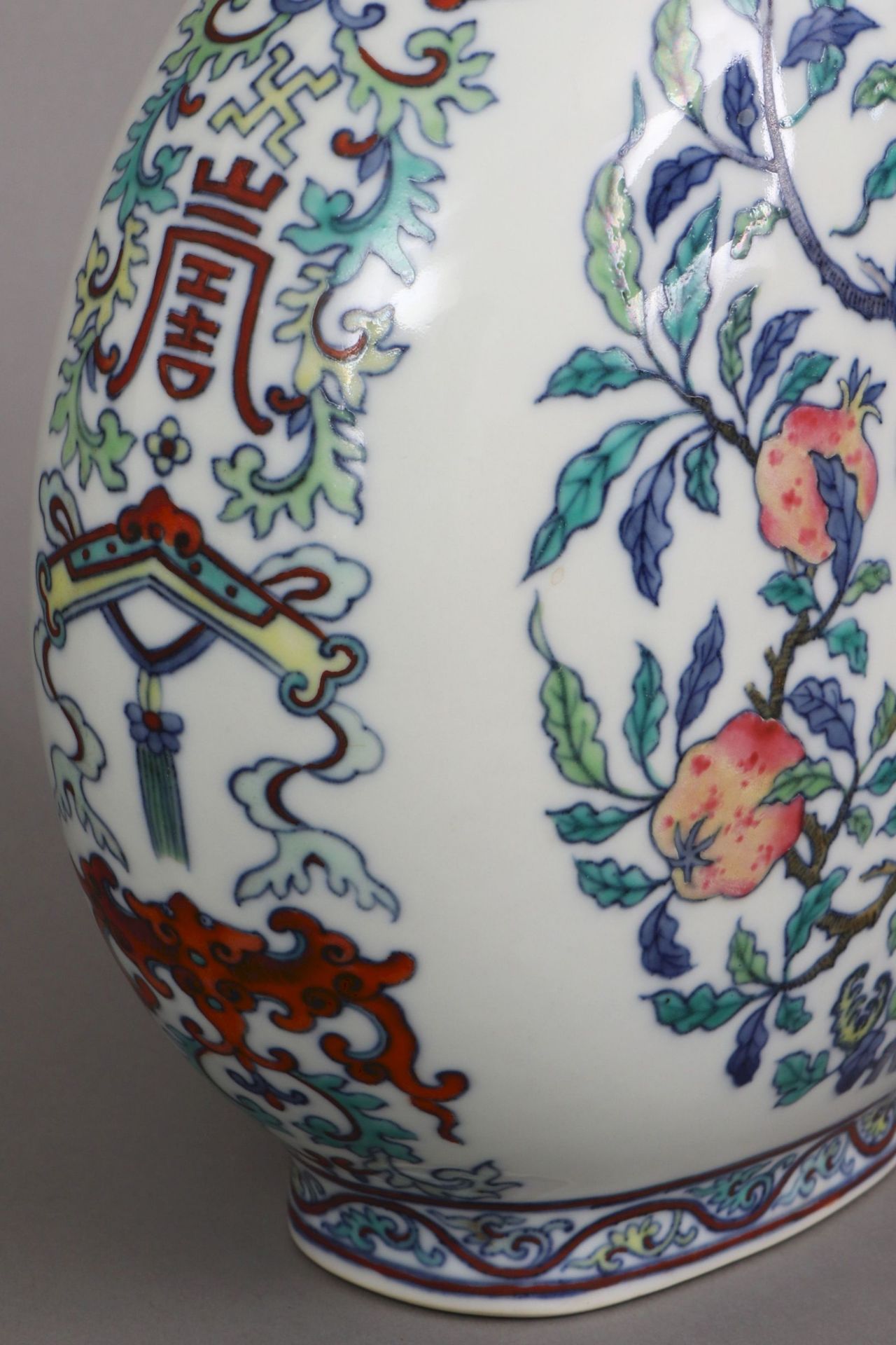 Chinesische Porzellanvase in Pilgerflaschenform - Image 4 of 7