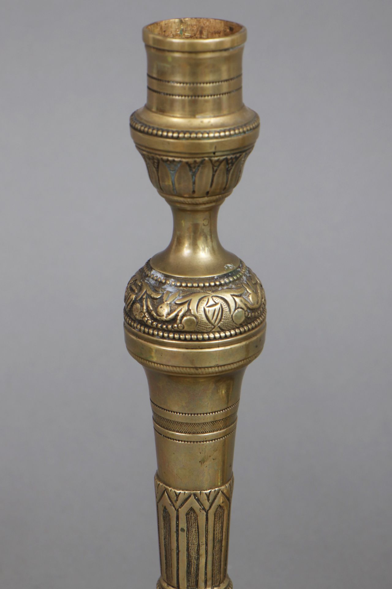 Paar Messing Kerzenstöcke im Stile Louis Seize (19. Jahrhundert) - Bild 2 aus 3