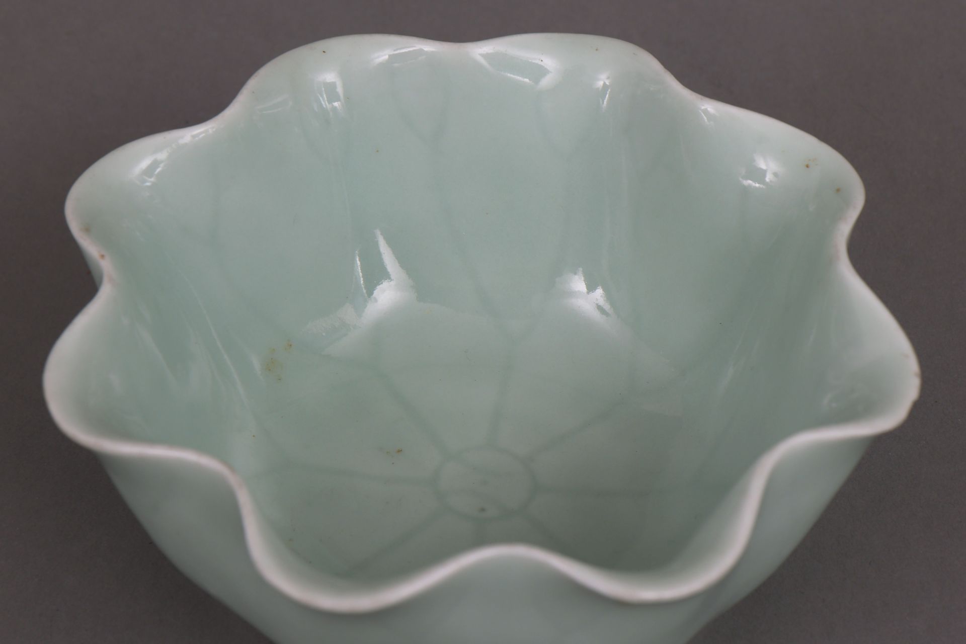 Chinesische Porzellankumme mit Seladonglasur - Bild 4 aus 4