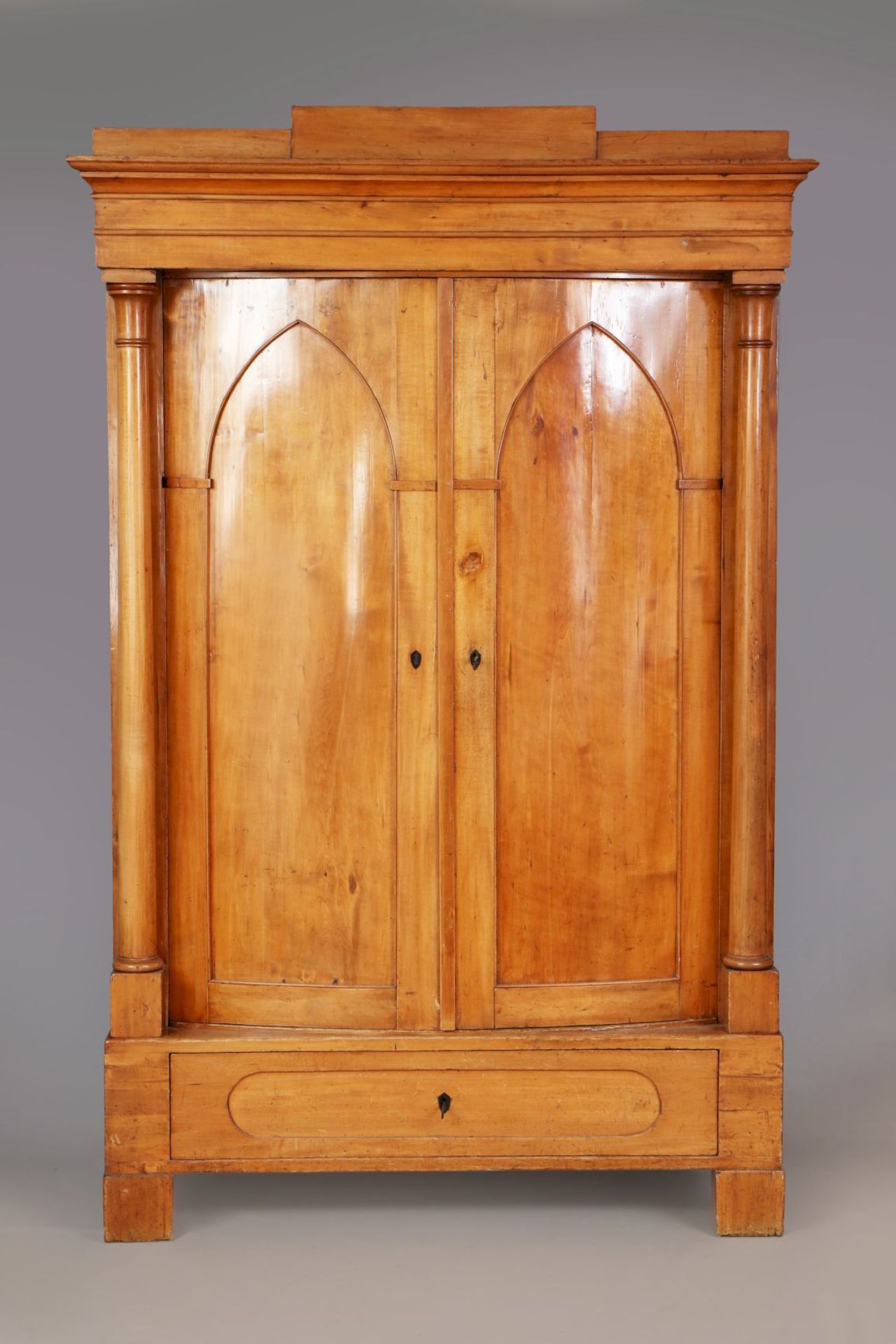 Schrank des Biedermeier, um 1840