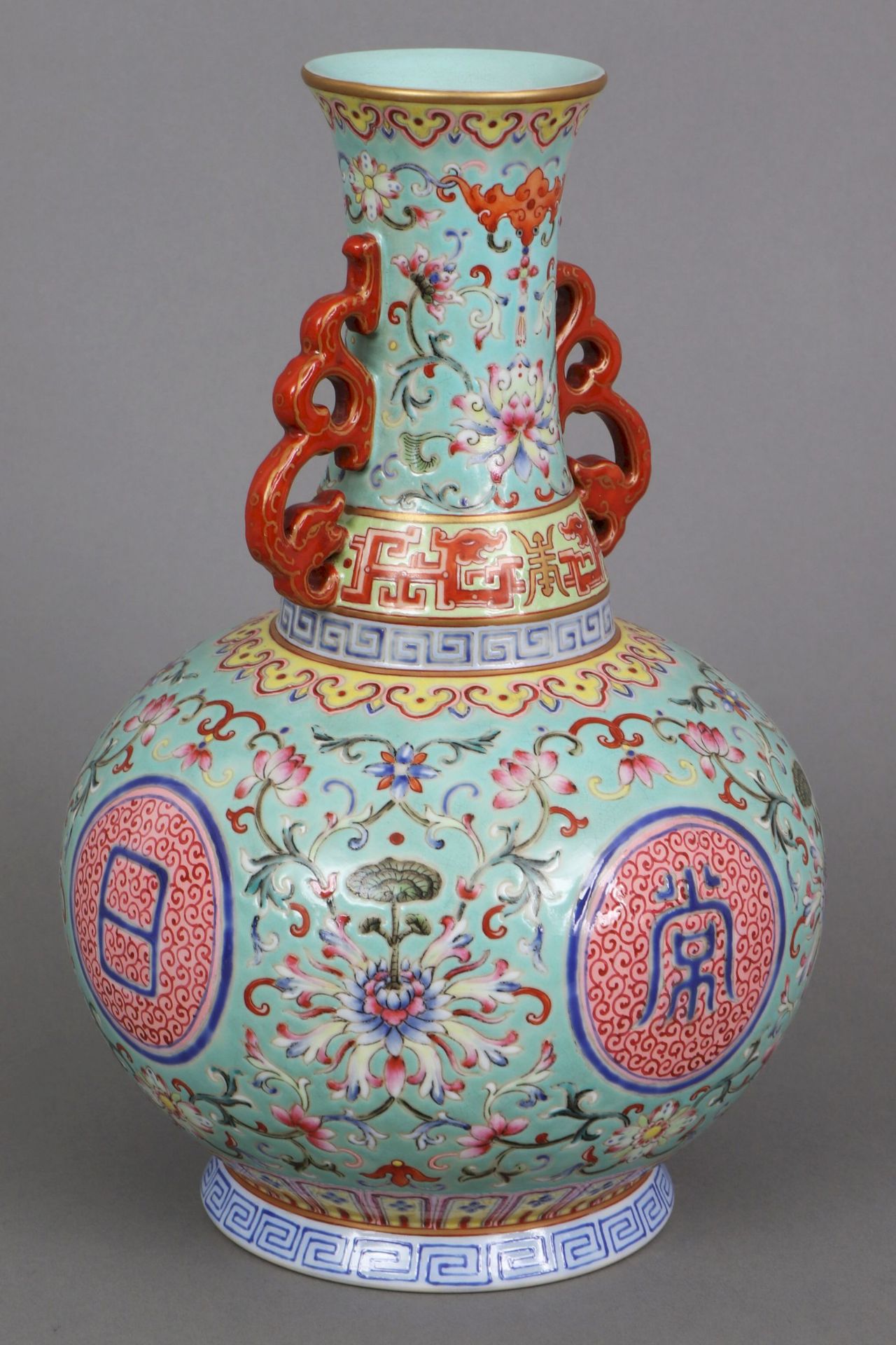 Chinesische Porzellanvase mit Fencai-Malerei - Image 2 of 7