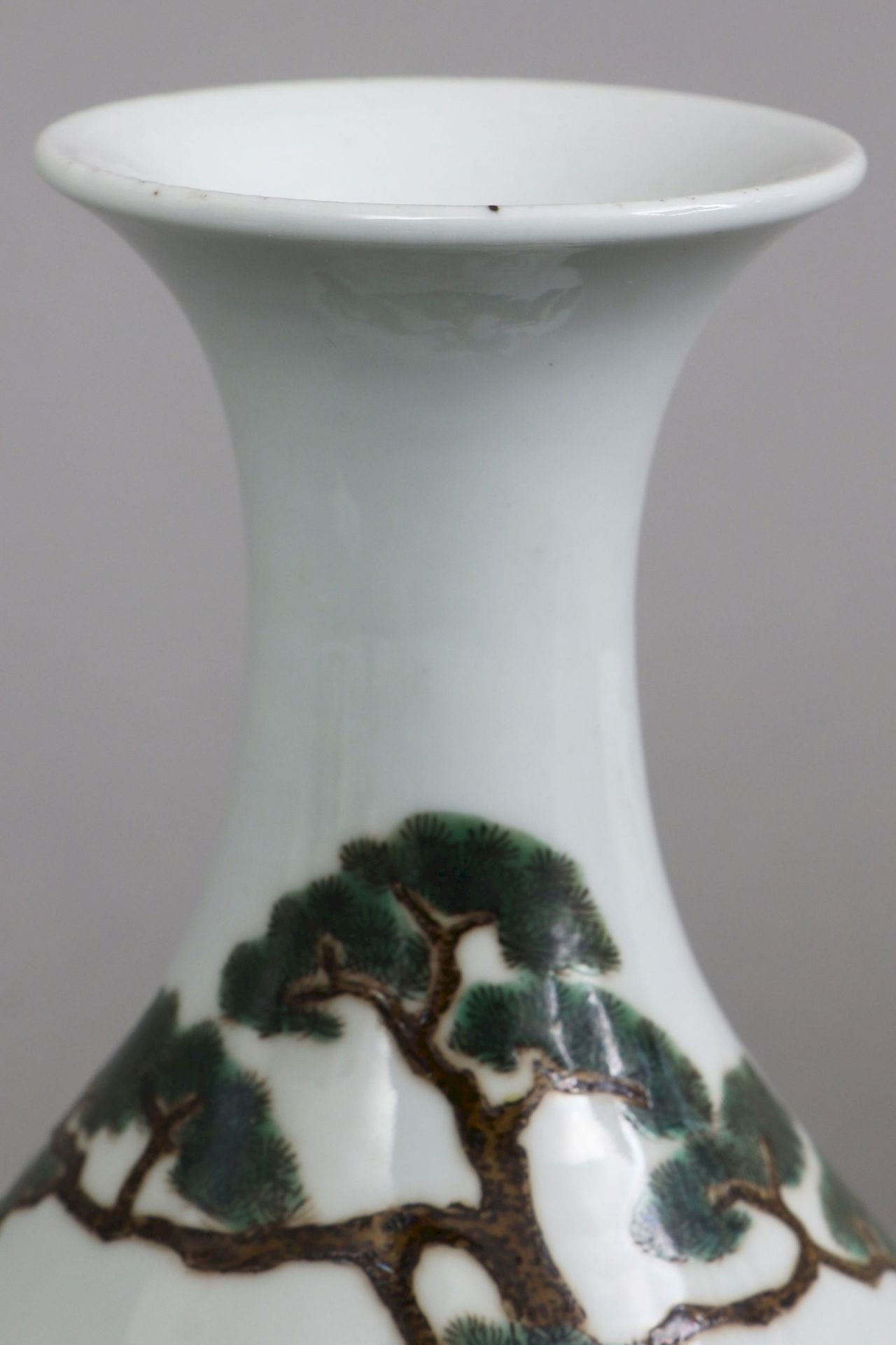 Chinesische Porzellanvase mit Fencai-Malerei - Bild 4 aus 5