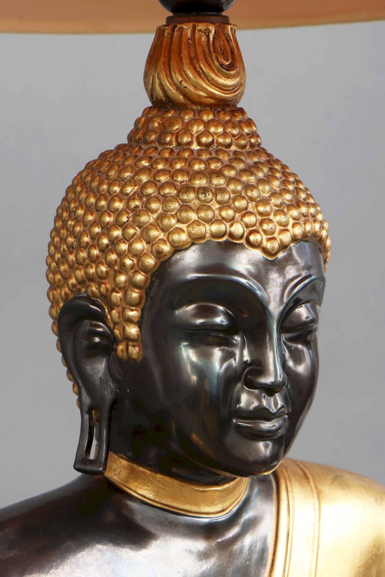 Tischlampe mit Fuß in Form einer asiatischen Buddhafigur - Image 2 of 4