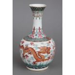 Chinesische Vase der Qing Dynastie ¨Kaiserdrache¨