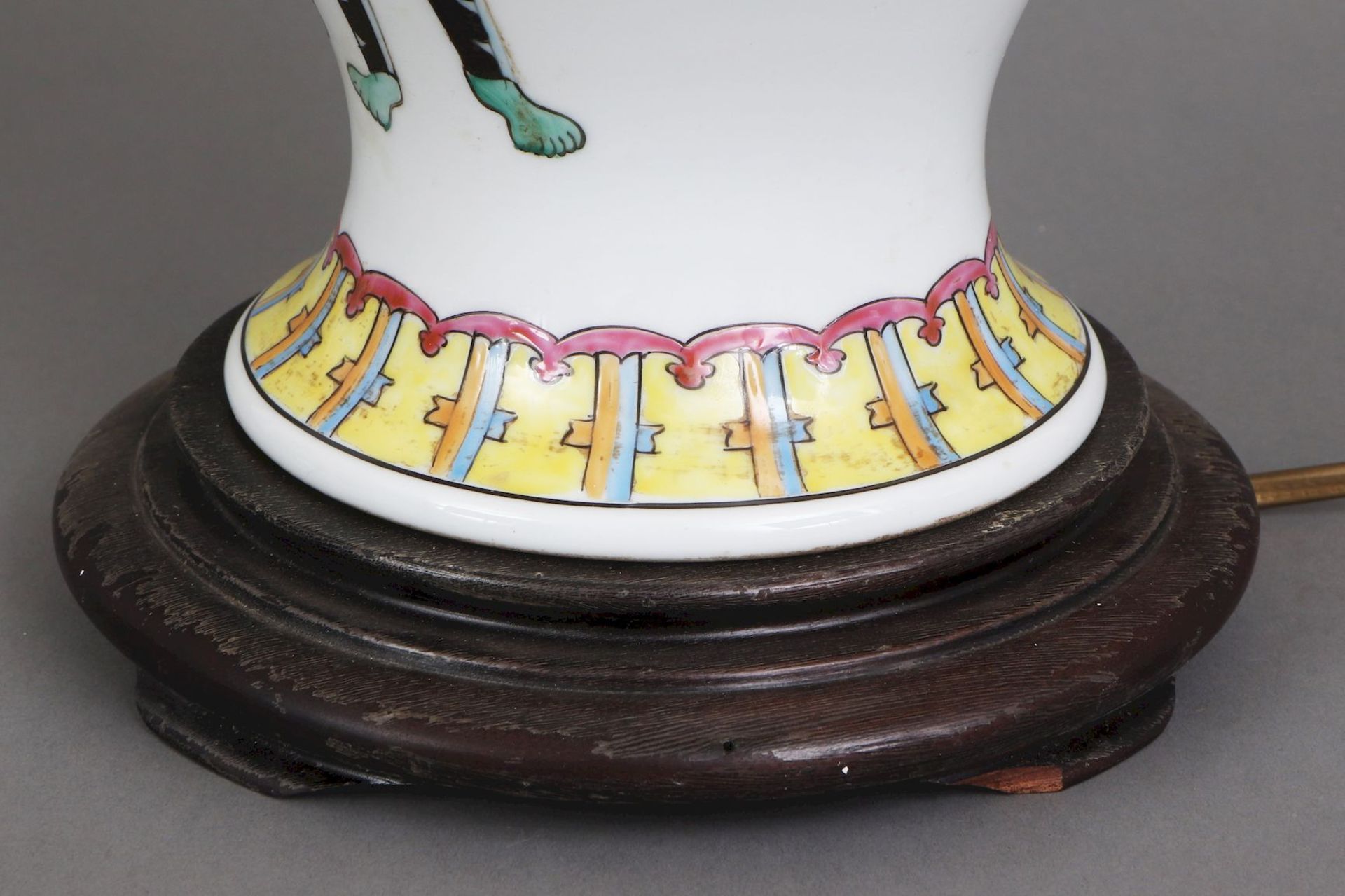 LIMOGES (France) Tischlampe mit Fuß in Form einer asiatischen Deckelvase - Image 3 of 3