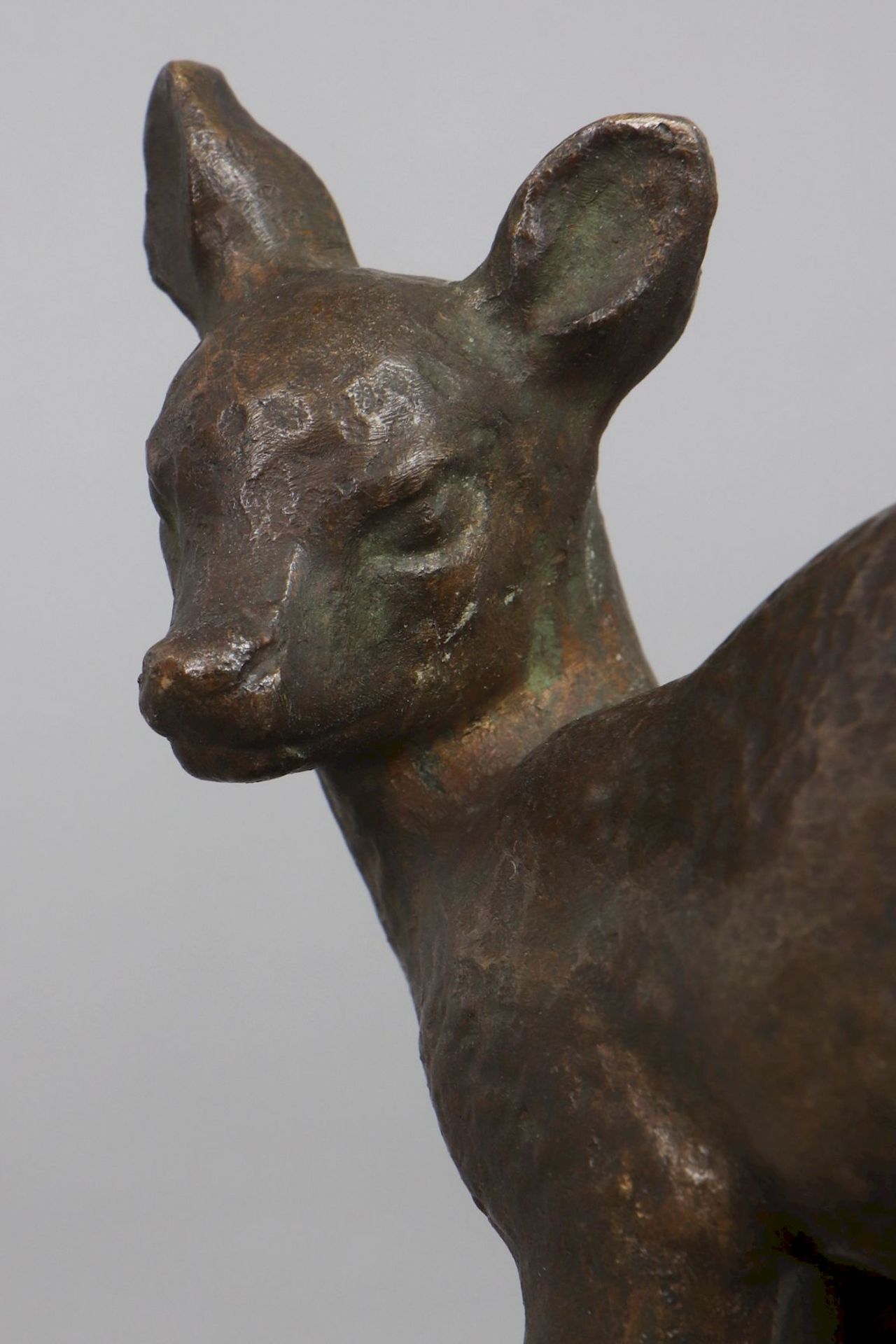 Bronzefigur, wohl Rudolf WENING (1897- 1970) ¨Rehkitz¨ - Bild 3 aus 3