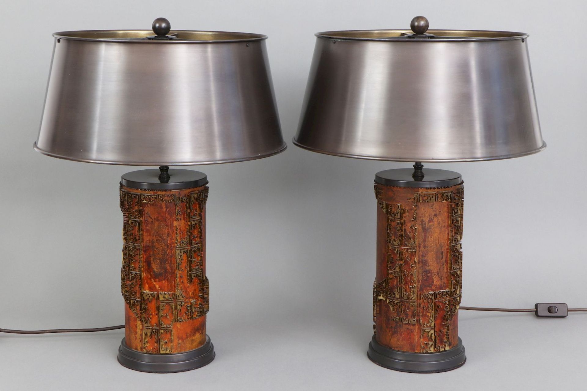 Paar Tischlampen mit Füßen in Form indo-persischer Druckwalzen