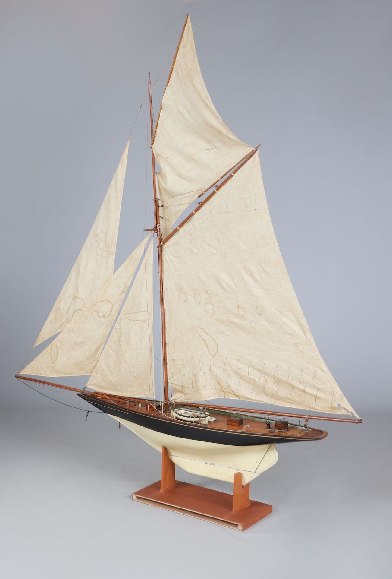 Modell eines frühen Segelschiffes ¨Yacht¨