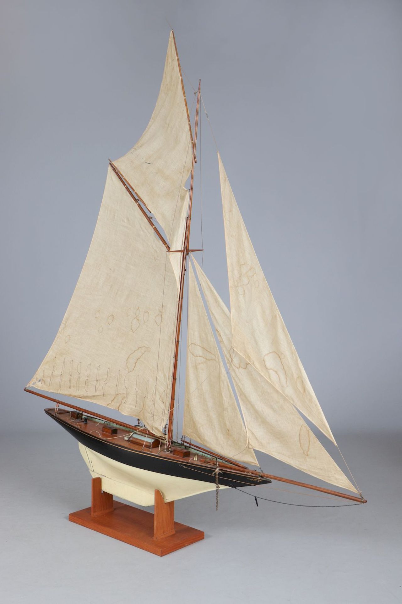 Modell eines frühen Segelschiffes ¨Yacht¨ - Bild 3 aus 5