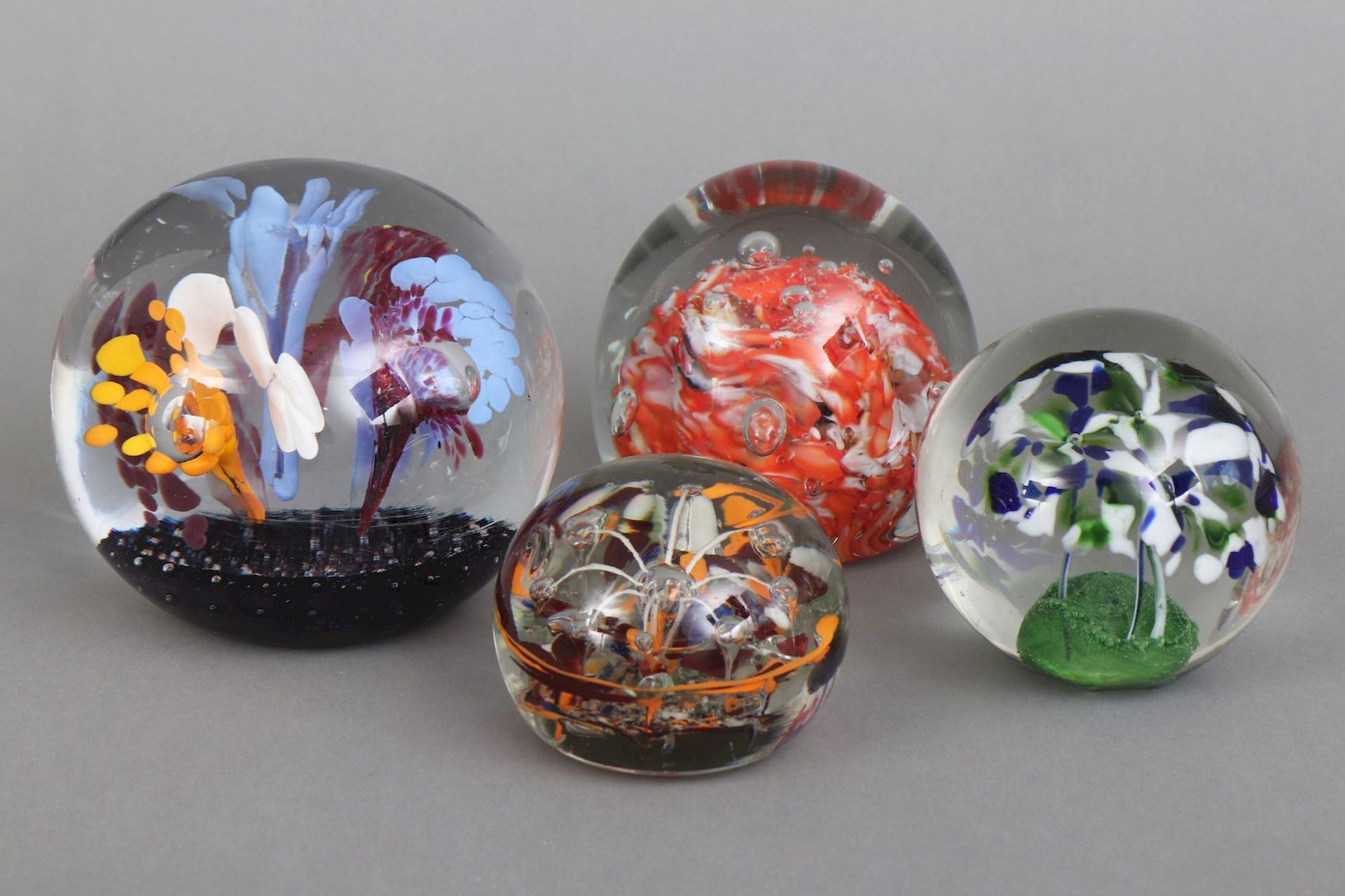 4 Glas Paperweights