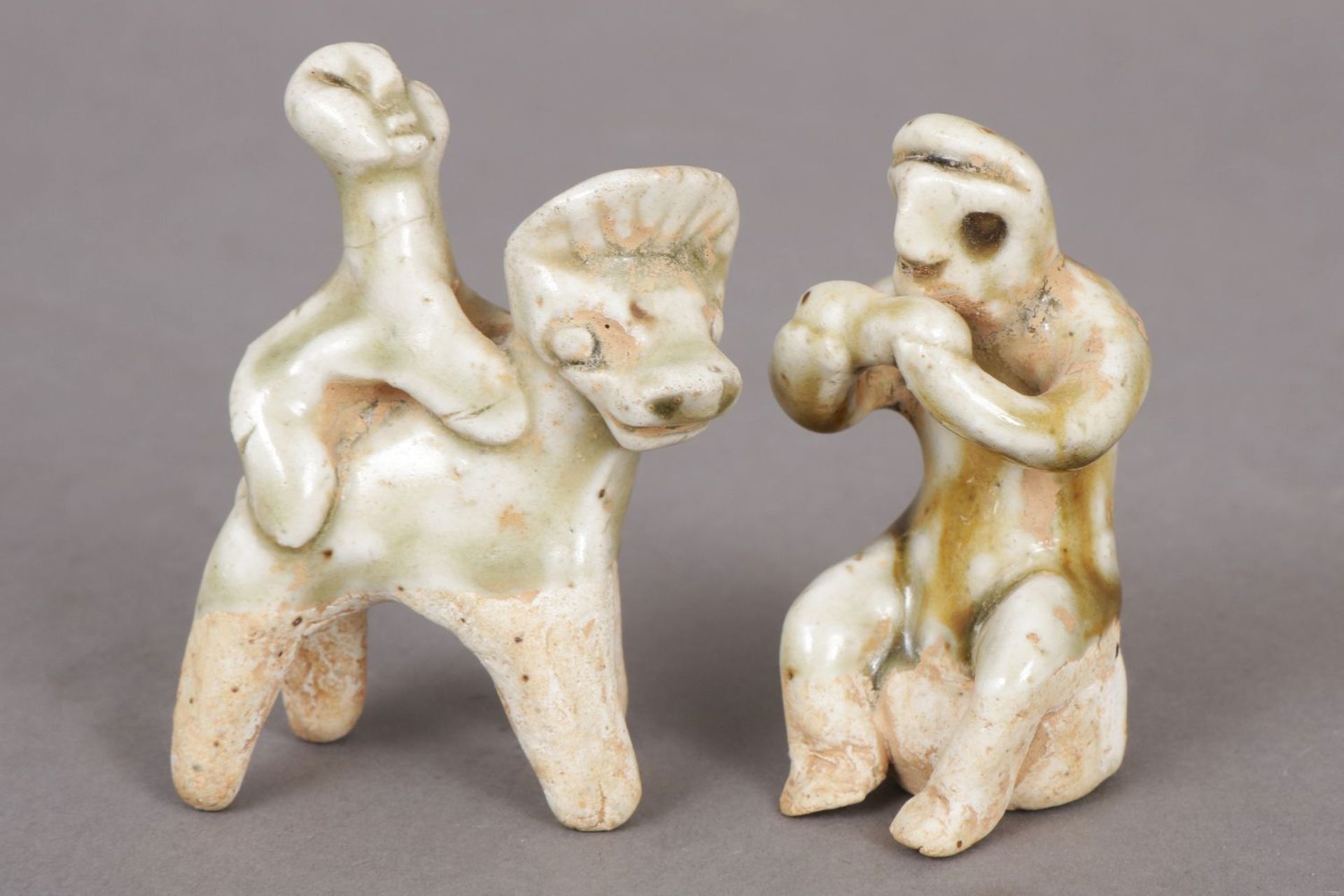Paar wohl antike thailändische Porzellanfiguren