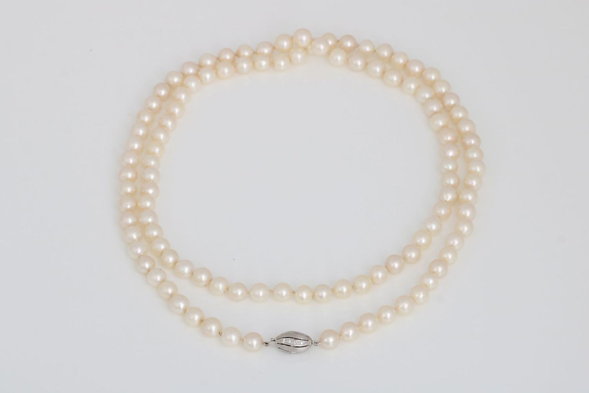 Lange Perlenkette