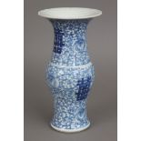 Chinesische Porzellanvase ¨Gu¨