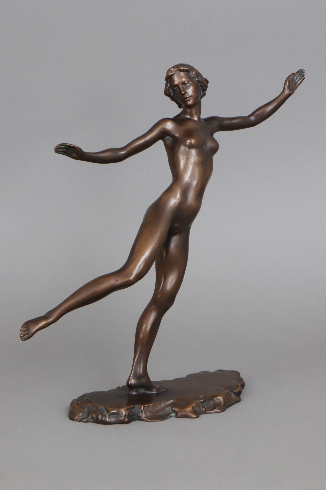 Bronzefigur ¨Tänzerin¨