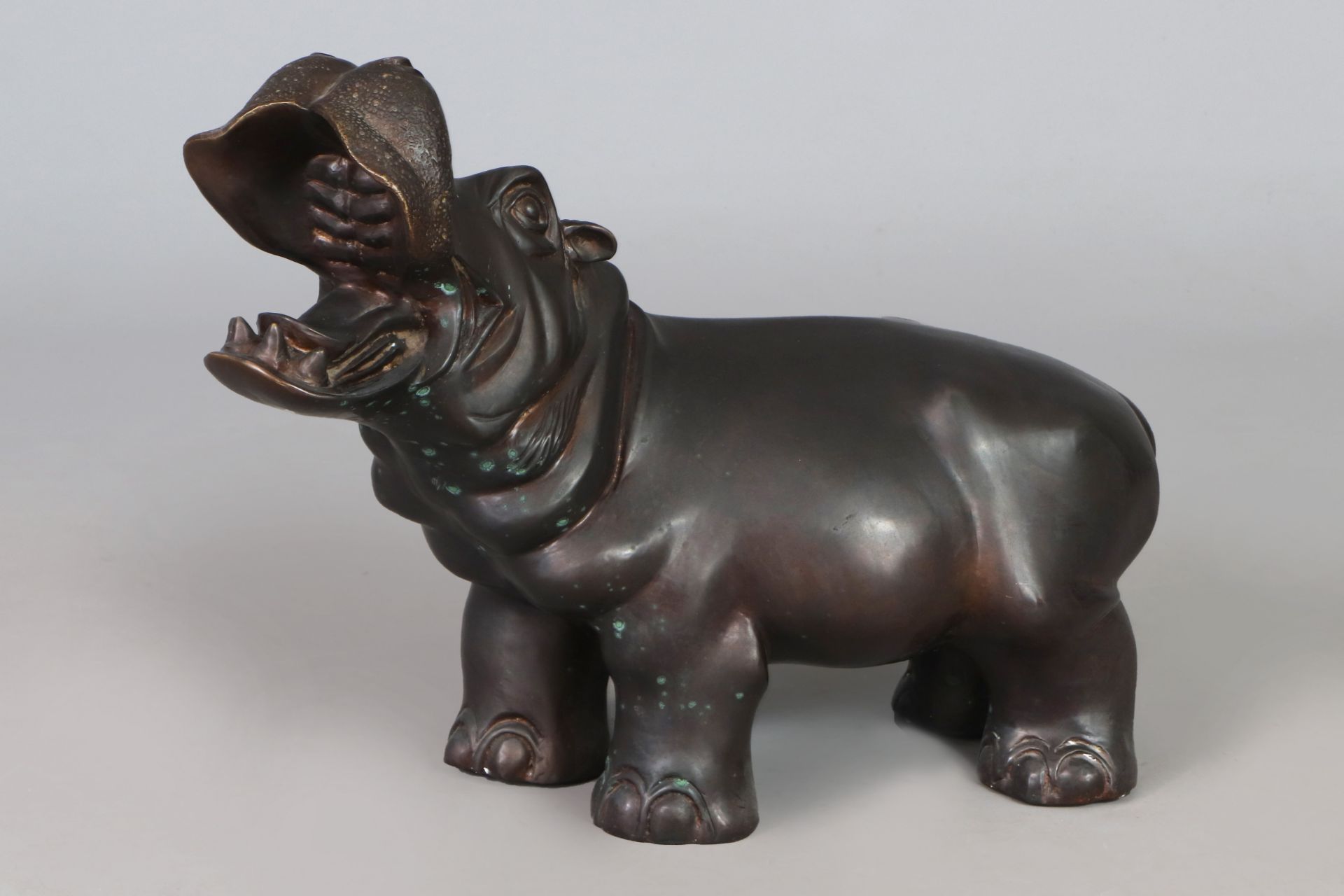 Bronzefigur eines Flußpferds (Hippo)