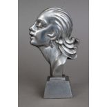 Metall (Aluminium) Büste der 1930er Jahre ¨Profil einer Dame des Art Deco¨