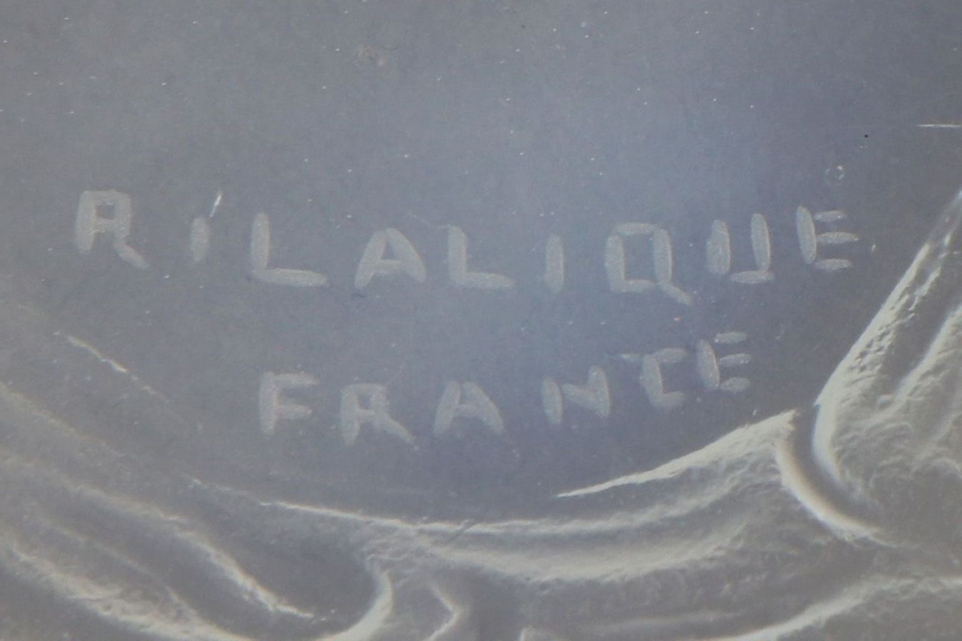 RENÉ LALIQUE (1860-1945) Glasschale ¨Misteln¨ - Image 3 of 3