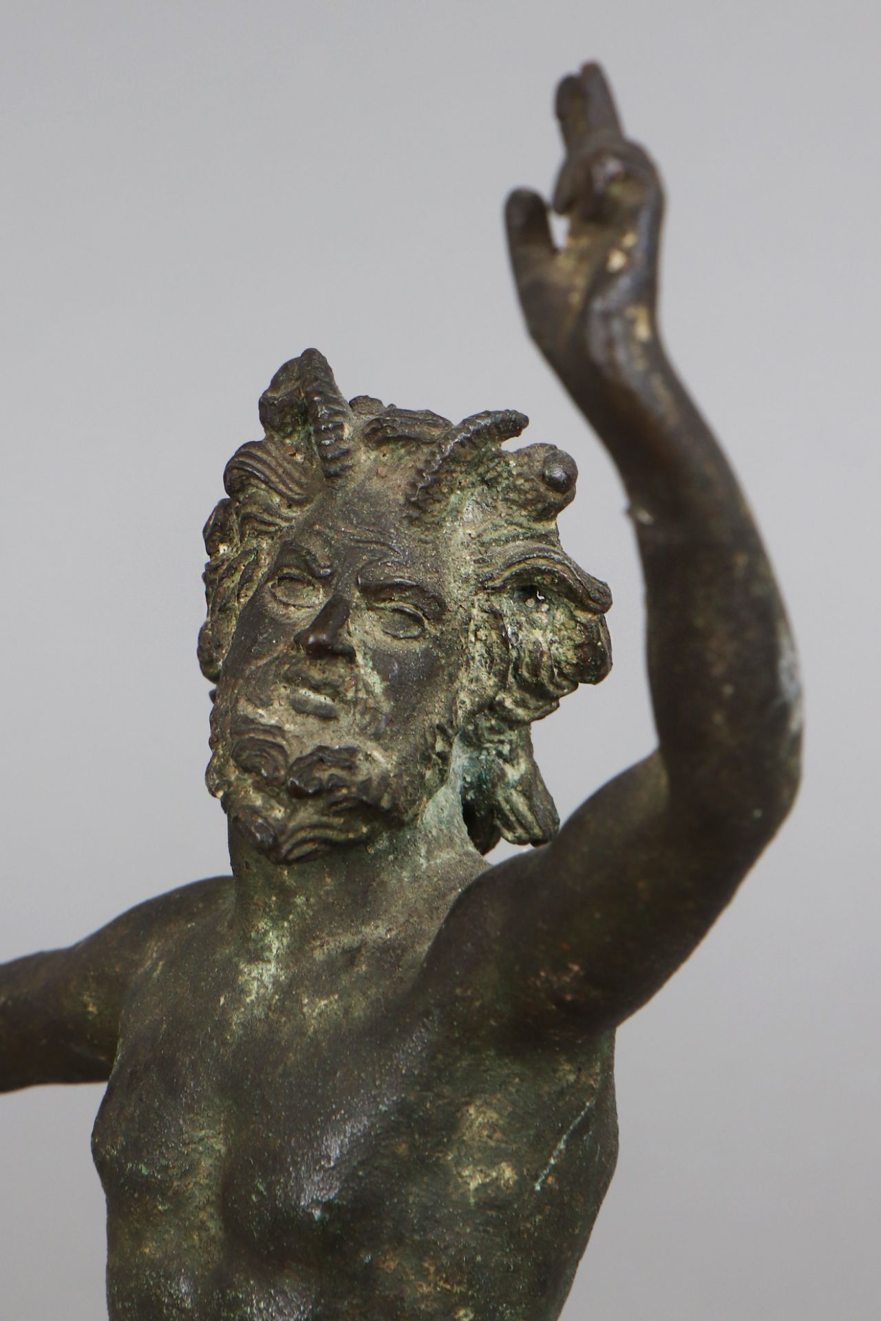 Bronzefigur ¨Tanzender Faun¨ nach antikem Vorbild (aus der Casa del Fauno, Pompeji) - Image 3 of 3