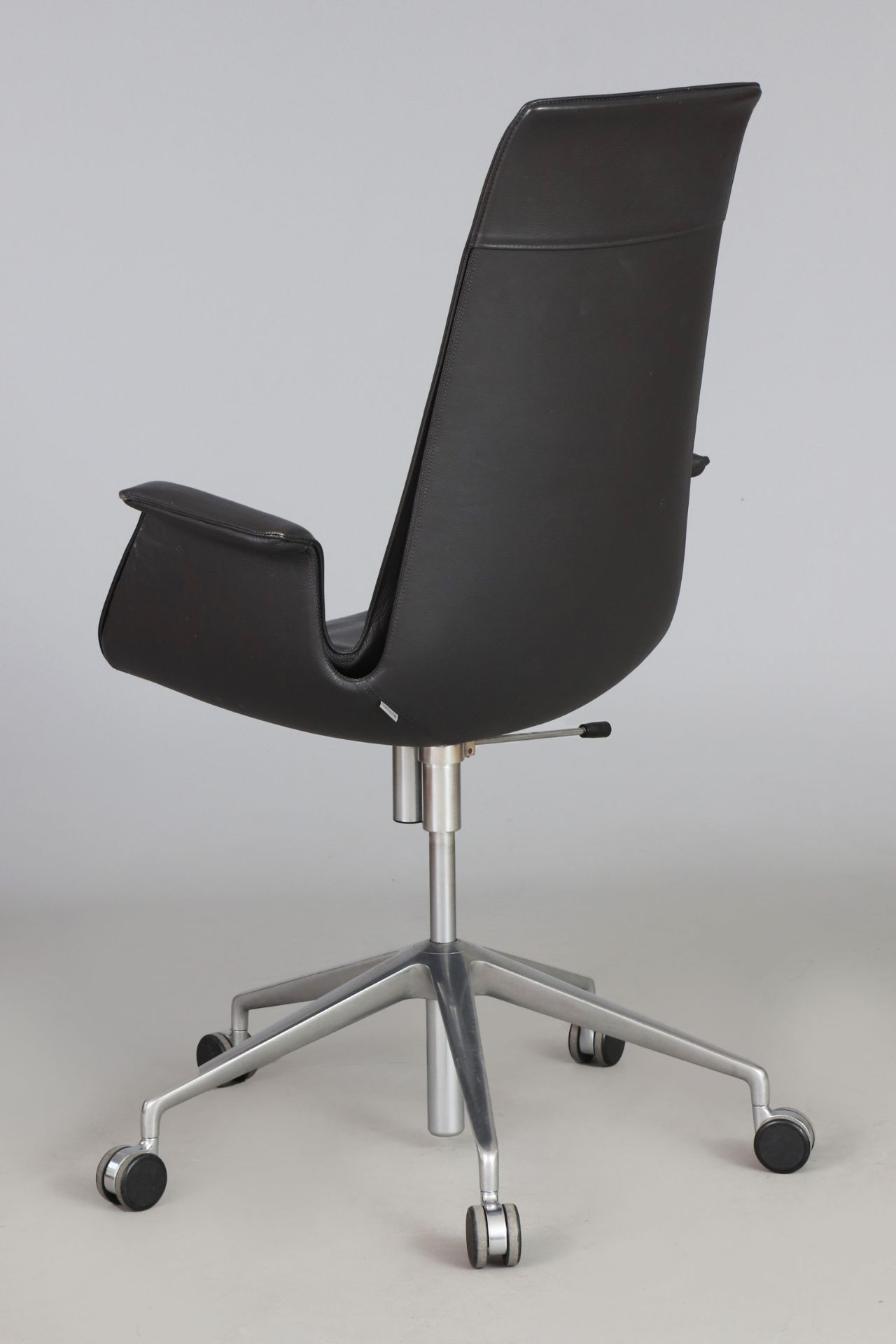 WALTER KNOLL FK 6725 Tulip Chair - Image 3 of 4