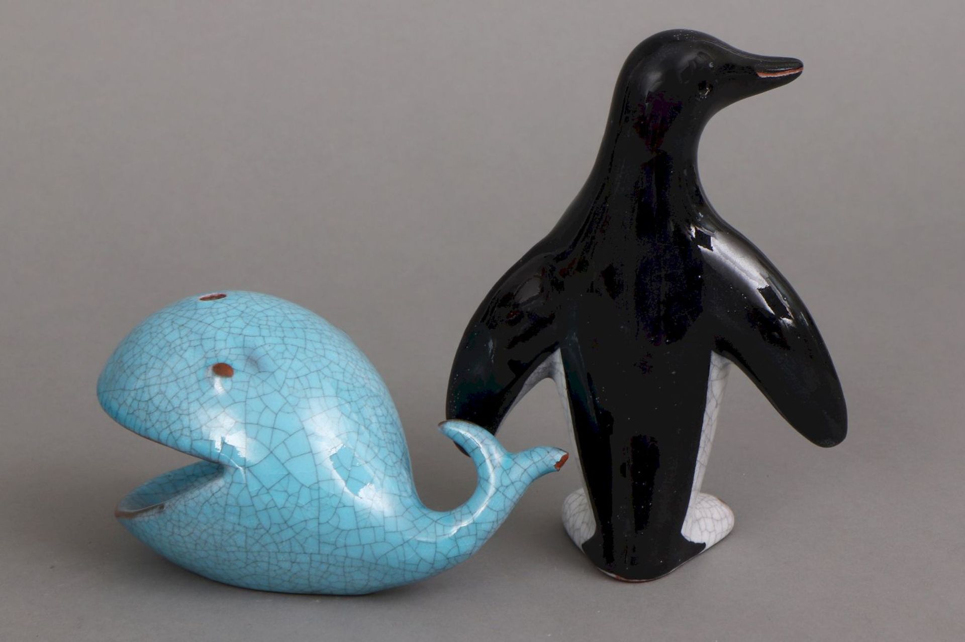 2 KARLSRUHER MAJOLIKA Keramikfiguren ¨Pinguin¨ und ¨Walfisch¨ - Bild 2 aus 8