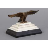 Paperweight mit Bronzefigur eines Adlers