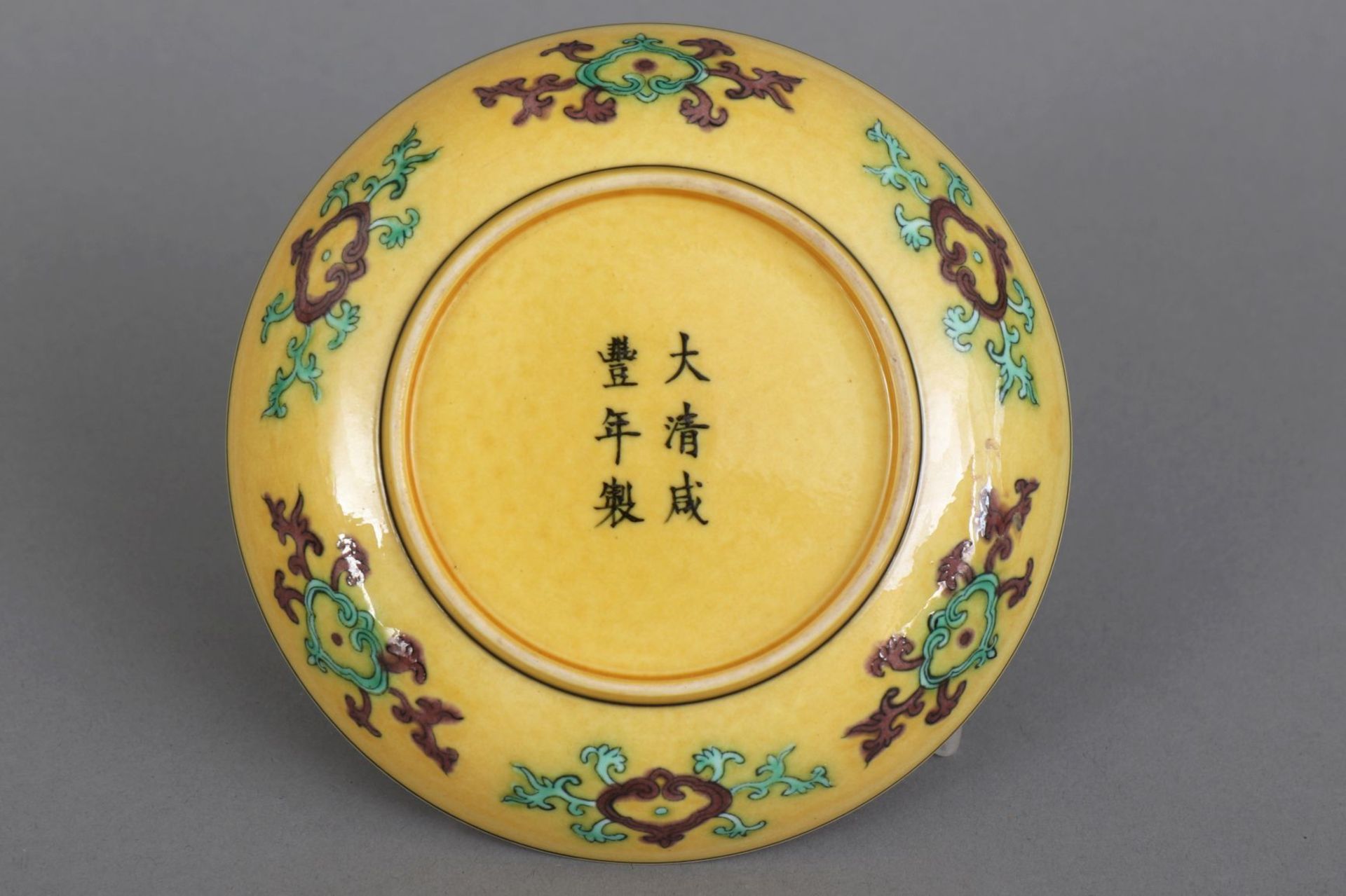 Kleiner chinesischer Porzellanteller mit Sancai-Glasur - Image 4 of 4