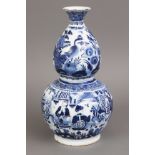 BERLINER Fayence Vase mit Chinoiserien