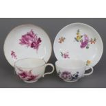 2 MEISSEN Porzellantasse mit Blumendekor