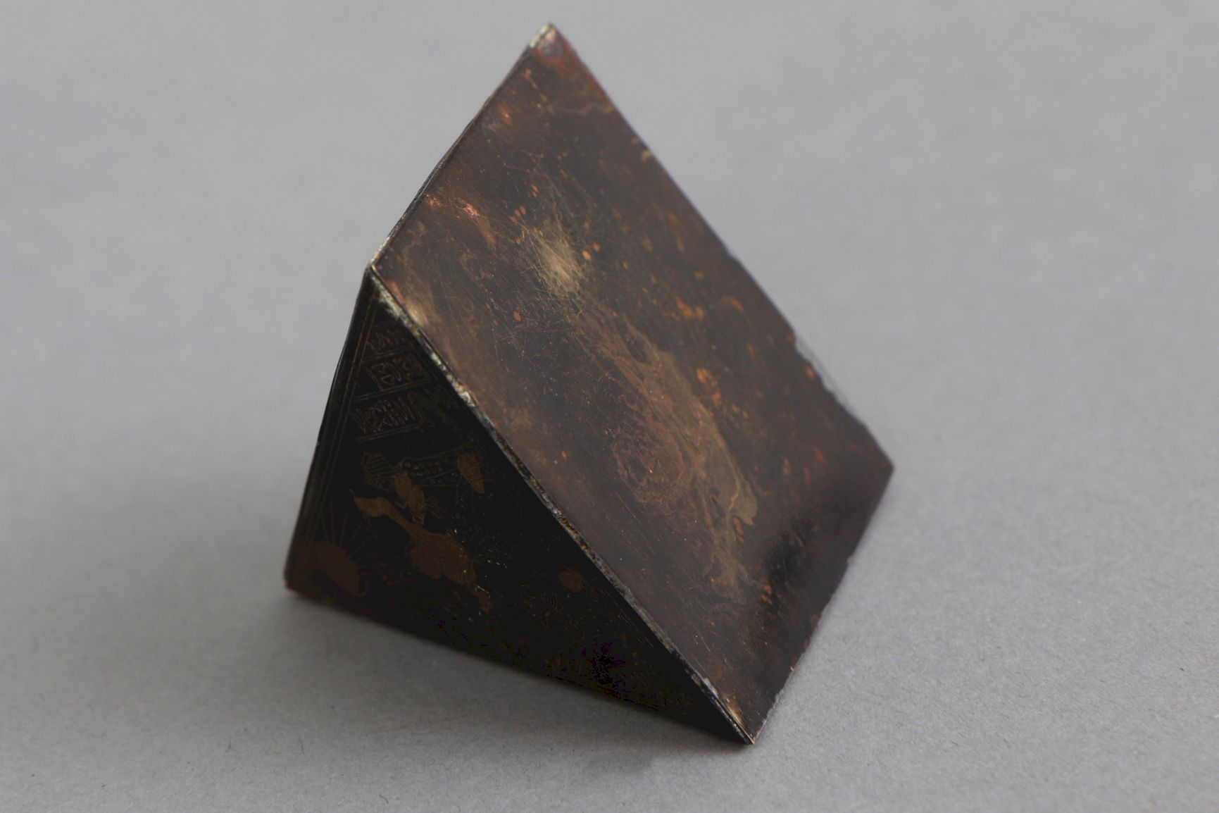 Paperweight in Form einer ägyptischen Pyramide - Bild 3 aus 3