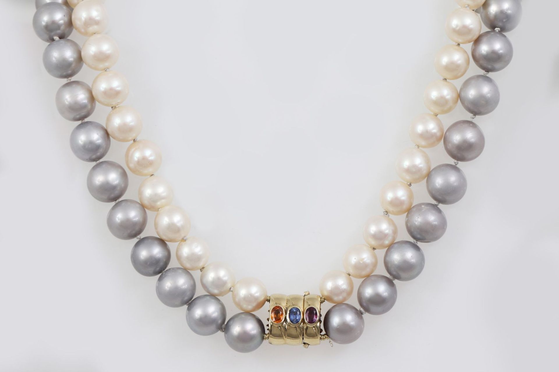 Zweireihige Perlenkette - Bild 2 aus 5