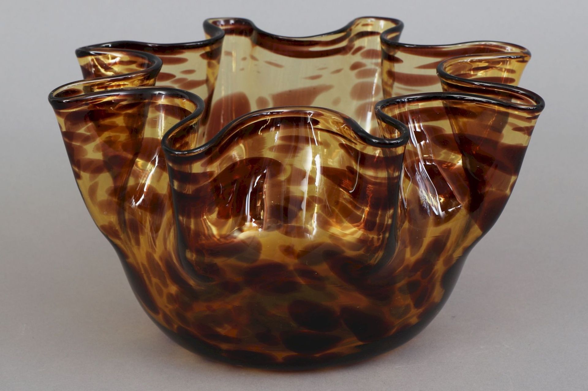 Murano ¨Schildpatt¨ Vase in Fazzoletto-Form