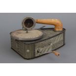 VALORA (Bing Werke) Reise-Kleingrammophon der 1920er Jahre