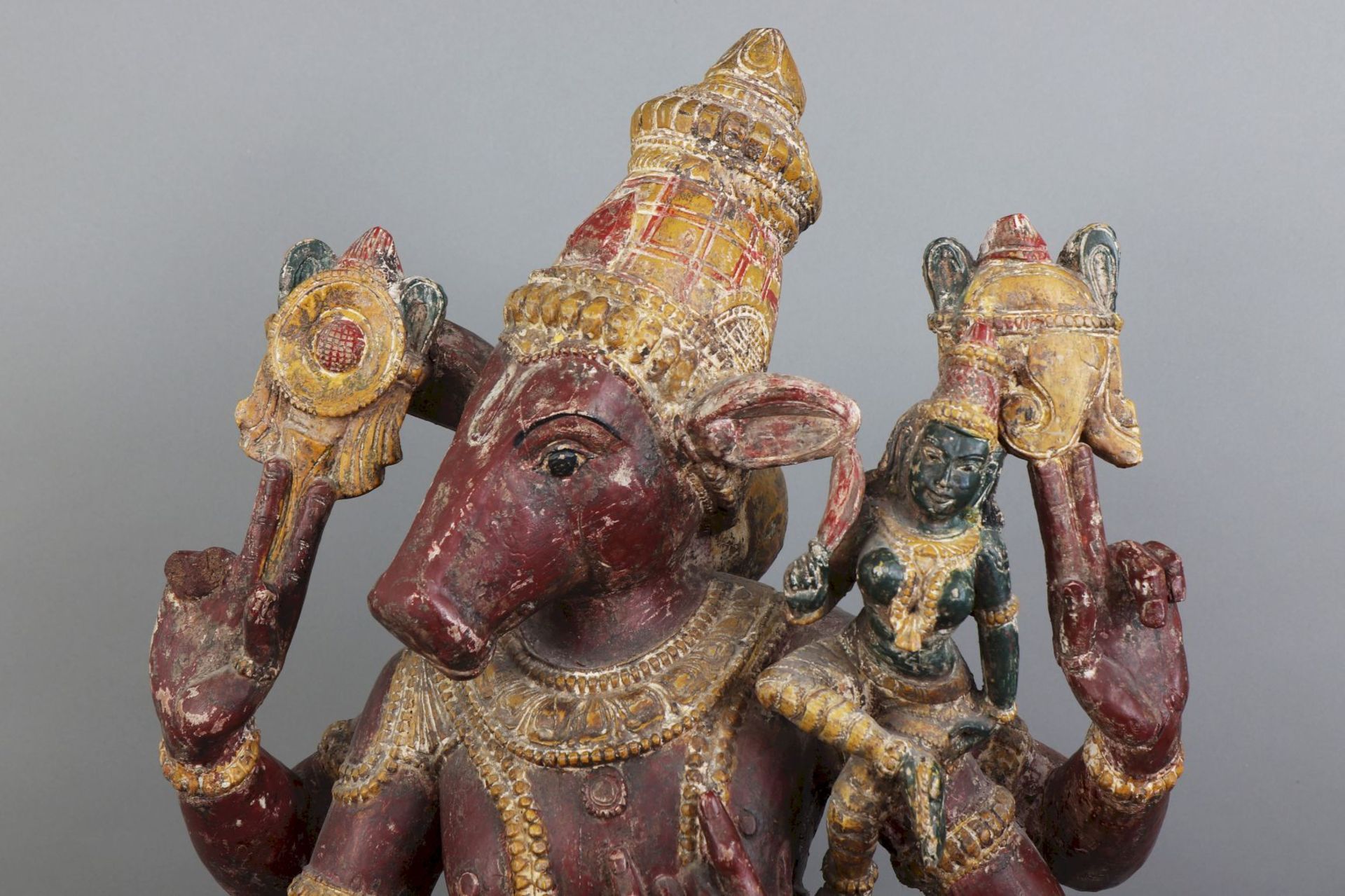 Indische Holzschnitzfigur der Gottheit Nandi (Reittier Shivas) - Image 3 of 5