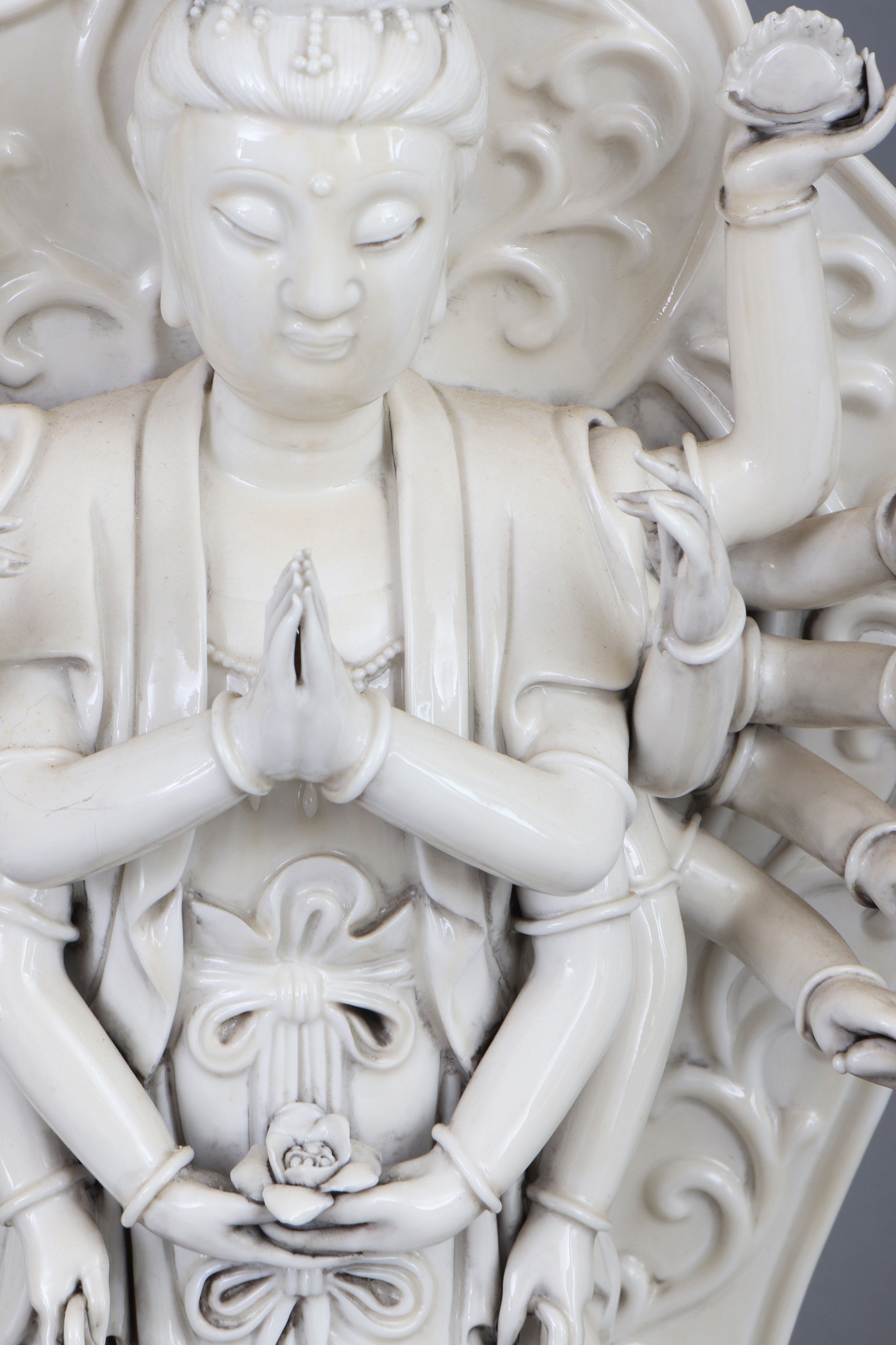 Chinesische Blanc-de-Chine Figur der Guanyin - Image 2 of 3