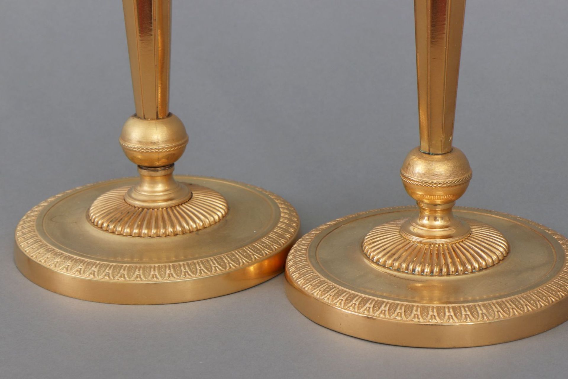 Paar vergoldete Empire Kerzenständer - Image 2 of 3