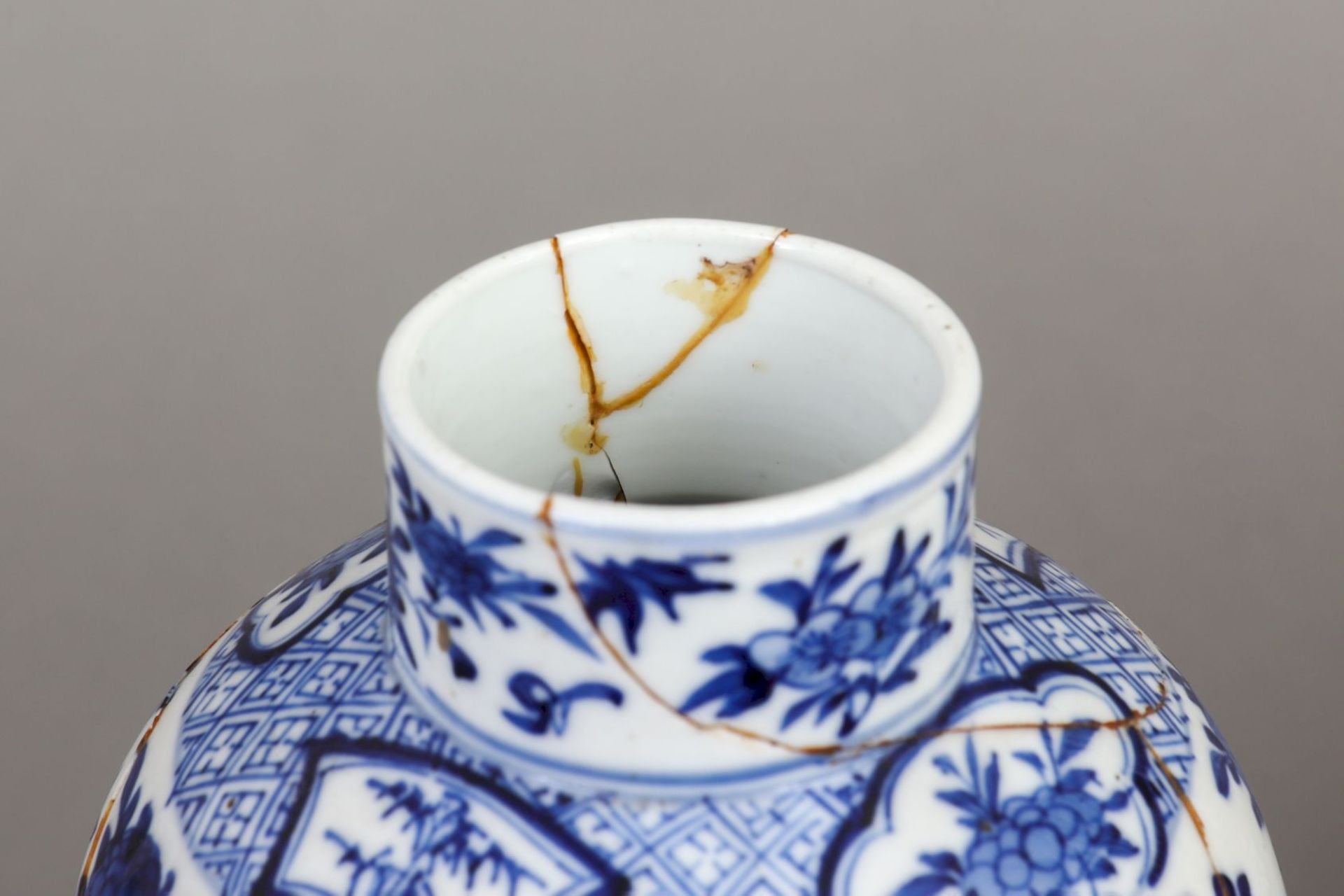 Paar chinesische Porzellan-Deckelvasen - Image 5 of 6