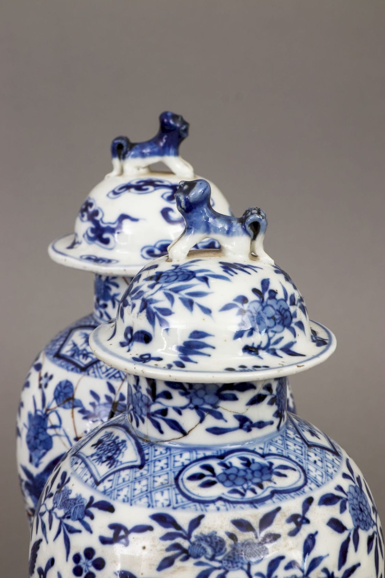 Paar chinesische Porzellan-Deckelvasen - Image 2 of 6