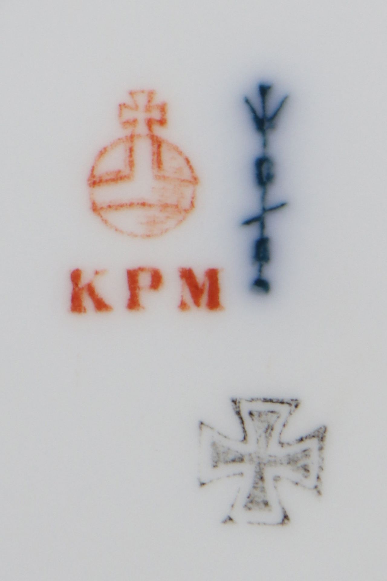 6 KPM BERLIN Porzellanteller mit Obstdekor - Image 4 of 5