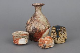 4 Keramikobjekte von KISHIMOTO KENNIN (*1934) und SHUN NAGAI (Künstler des 20. Jhdts.)