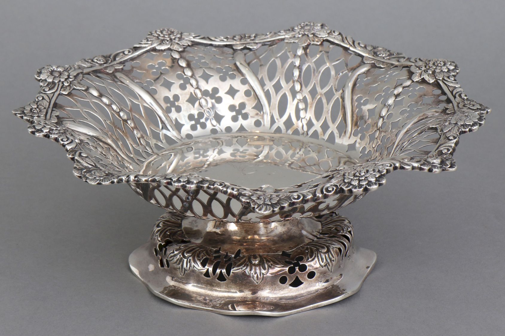 Englische Silber-Jardiniere, London 1875