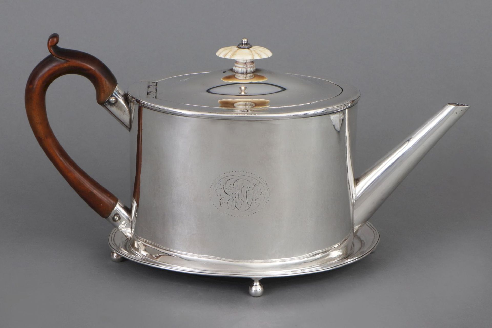 Englische Silber Teekanne mit Untersetzer des 18. Jahrhunderts - Bild 2 aus 3