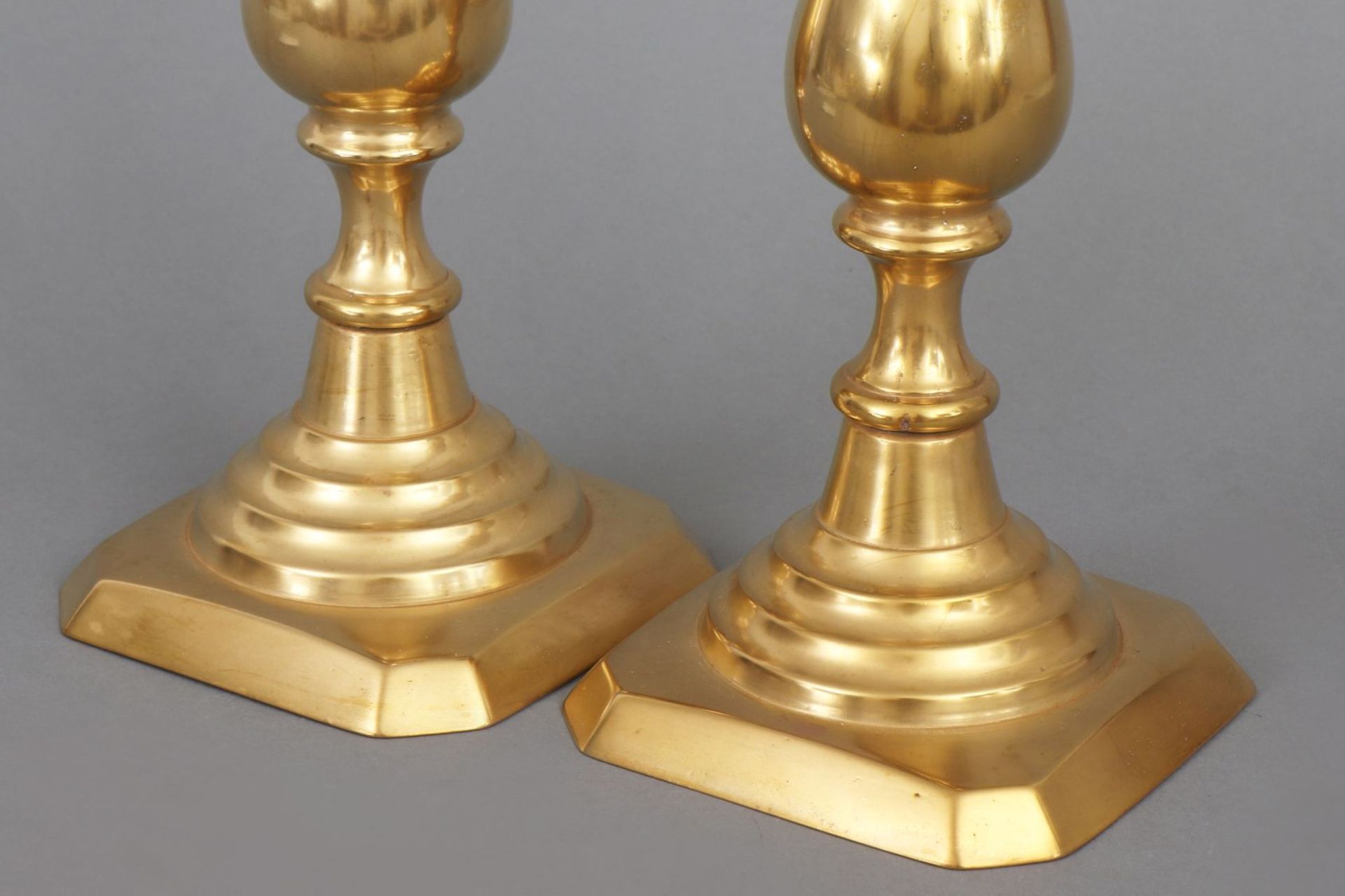 Paar Bronze Kerzenleuchter - Image 3 of 3
