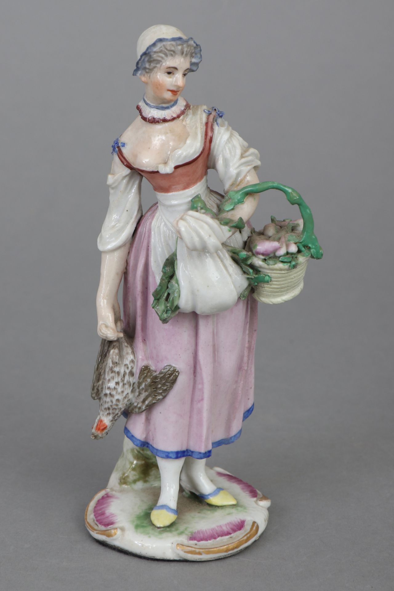 LUDWIGSBURG Porzellanfigur ¨Marktfrau mit Fasan und Rübenkorb¨
